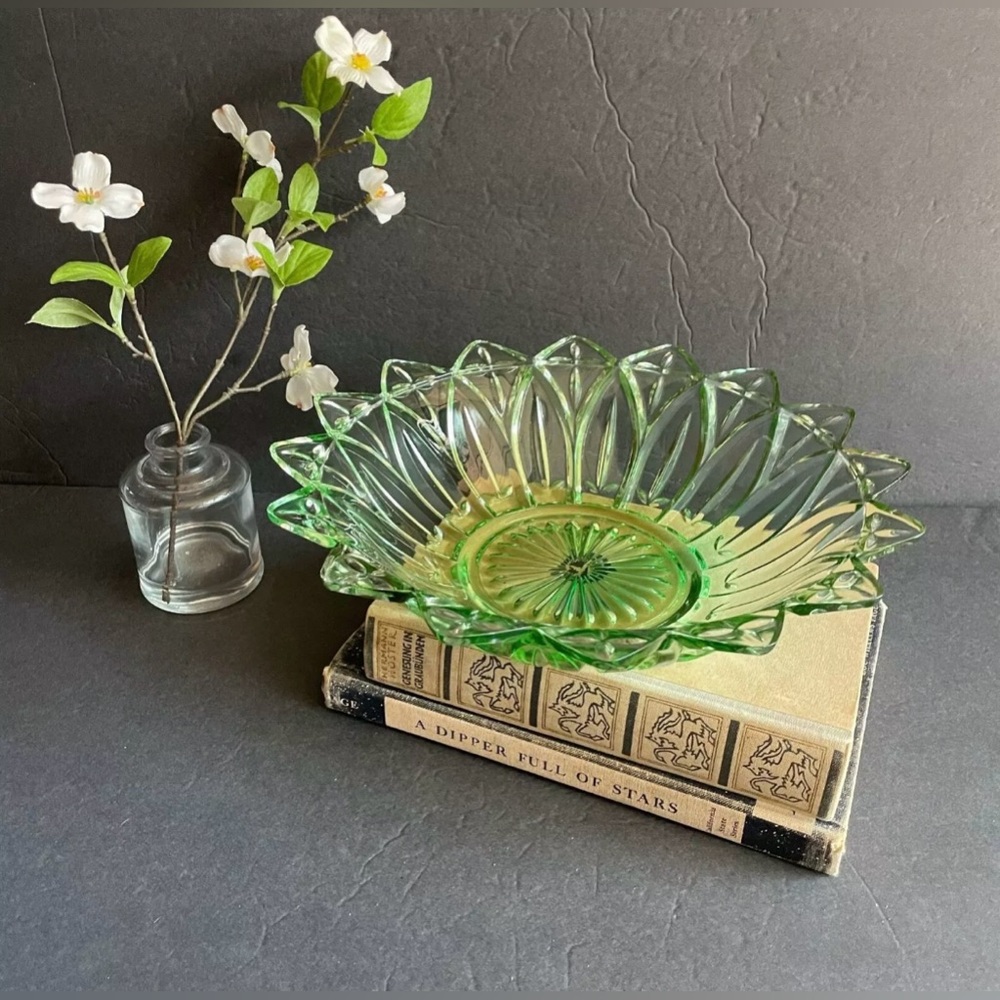 Vintage Federal Glass Petal Sunflower Plate Green,